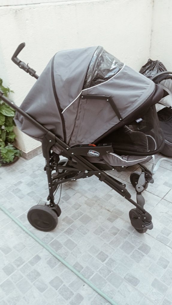 Trio Seety com Kory Essential i-Size da Chicco.