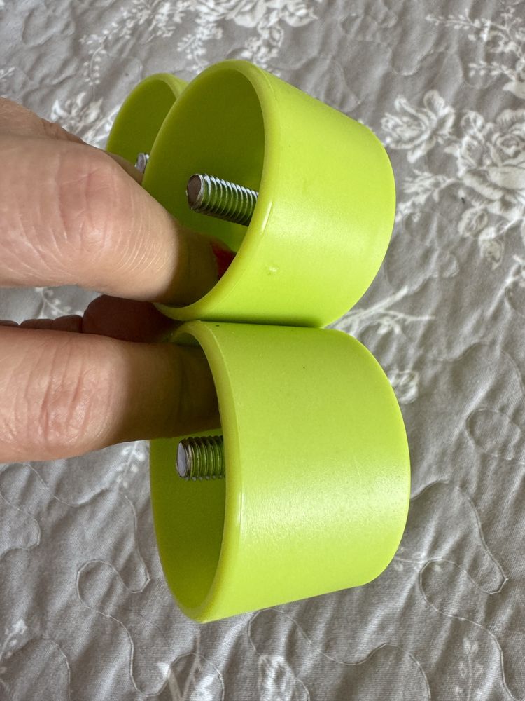 Zielone osłonki na nogi do IKEA Stuva