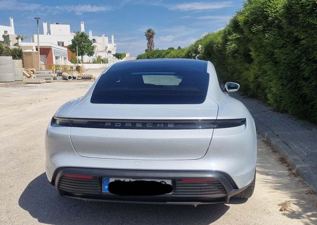 Porsche Taycan 4