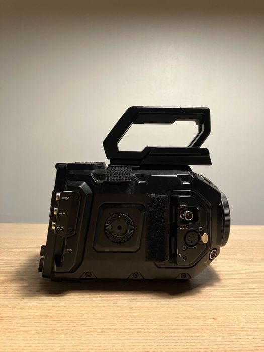 Blackmagic Ursa Mini Pro 4.6k G2 + Shoulder Mount + PL