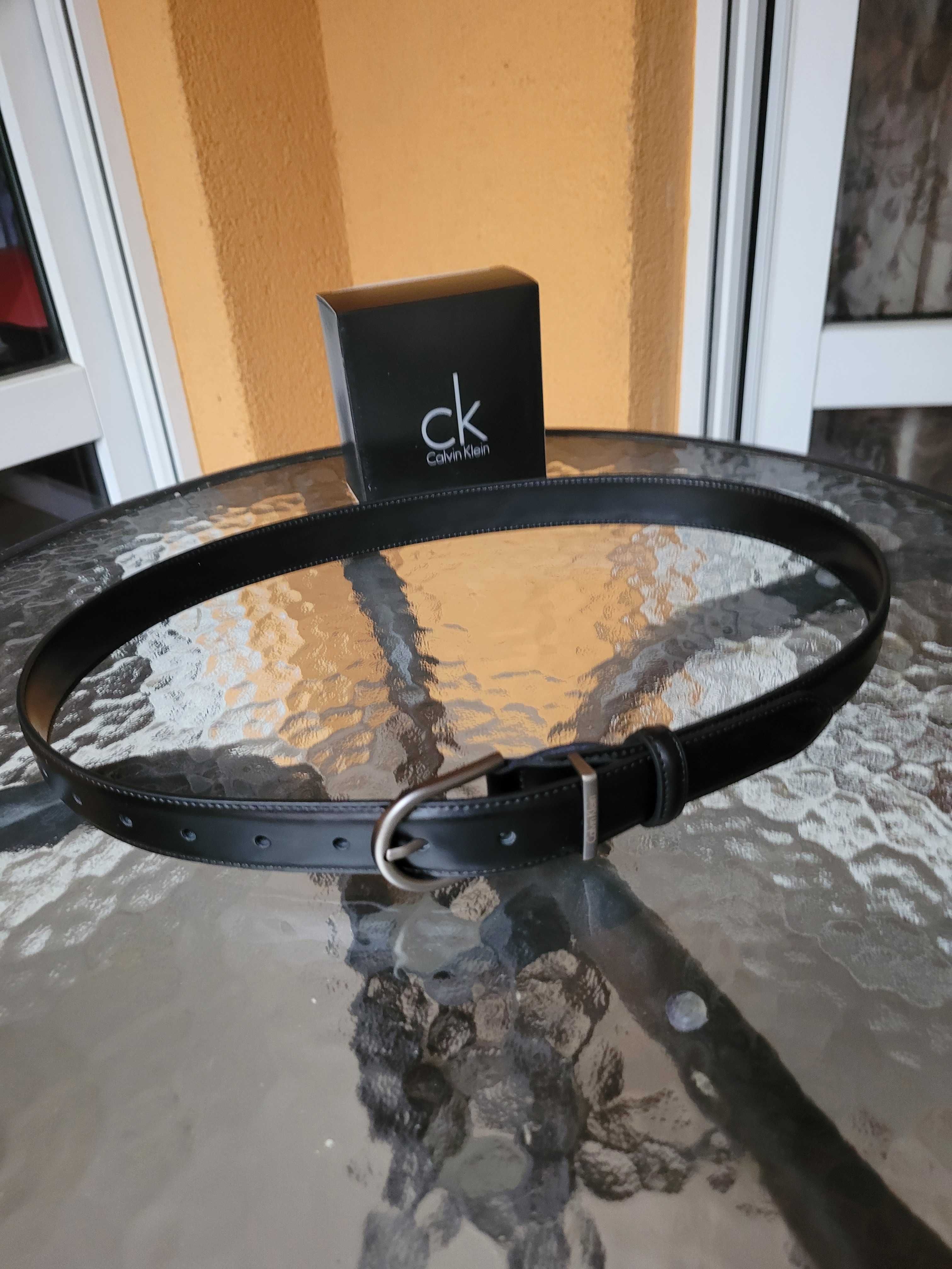 Czarny damski skórzany pasek CK 110 cm