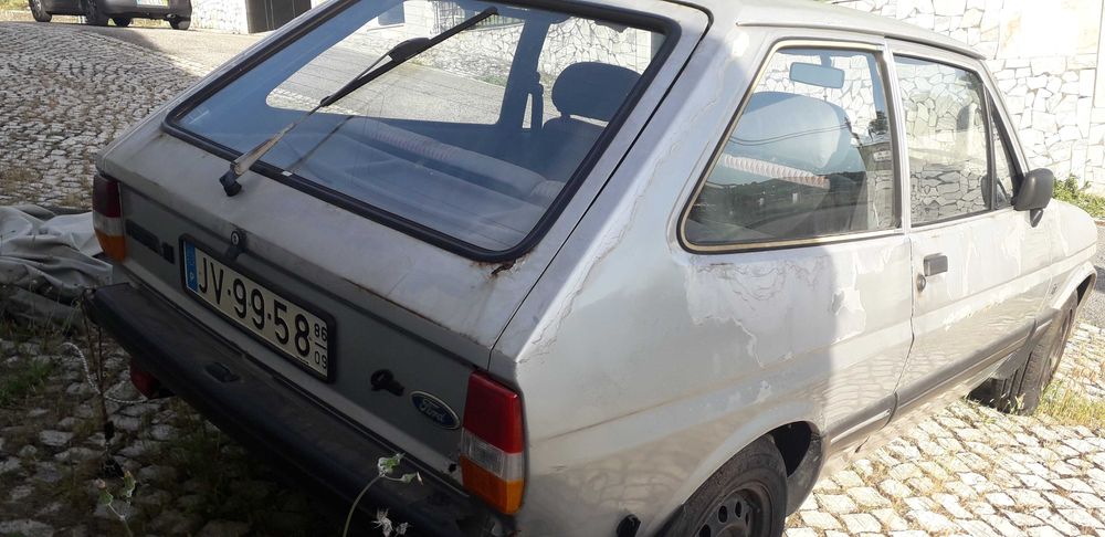 Ford Fiesta MK2 com documentos, para restaurar ou peças
