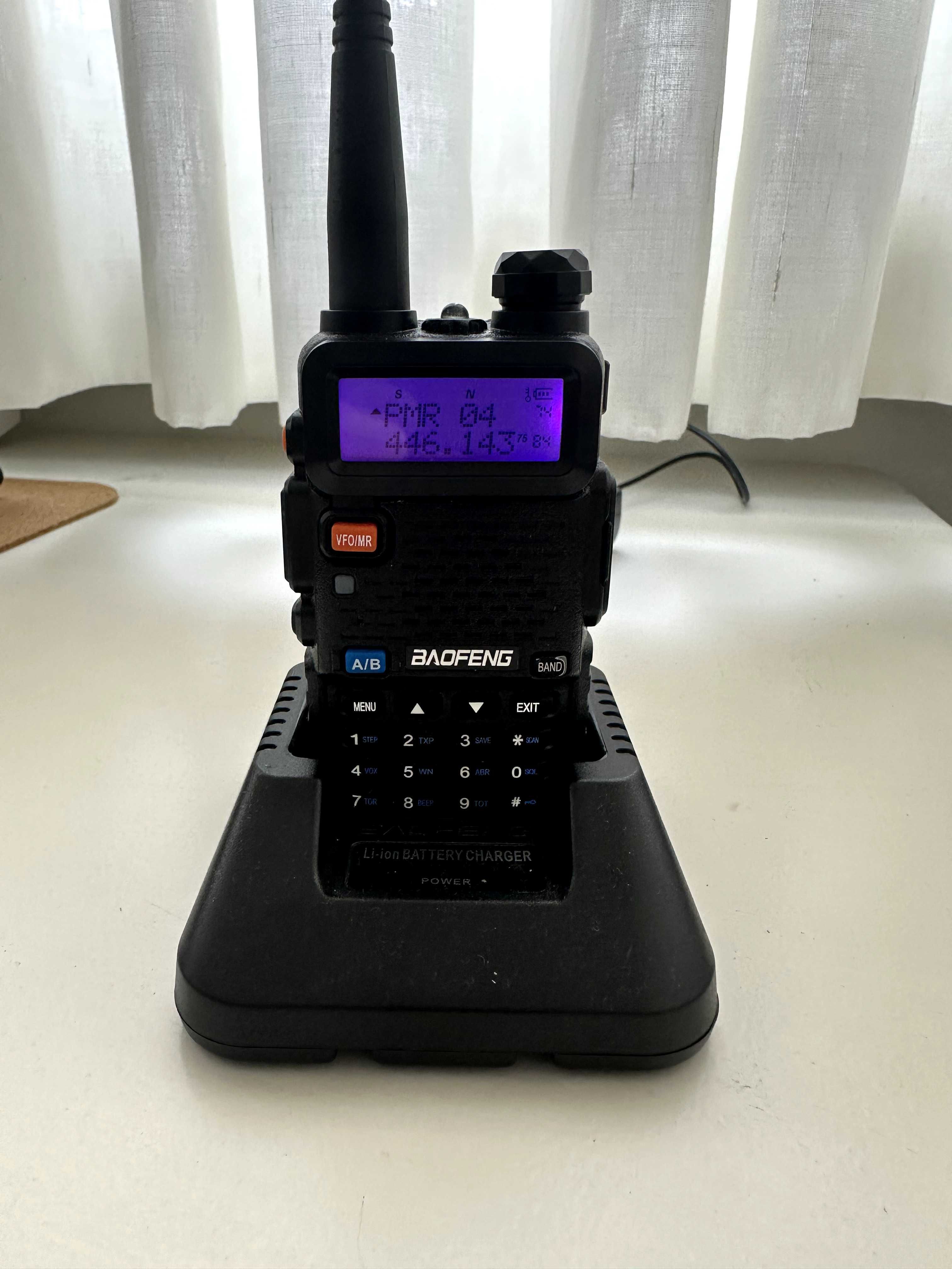 Baofeng UV-5R - Rádio Walkie Talkie VHF/UHF