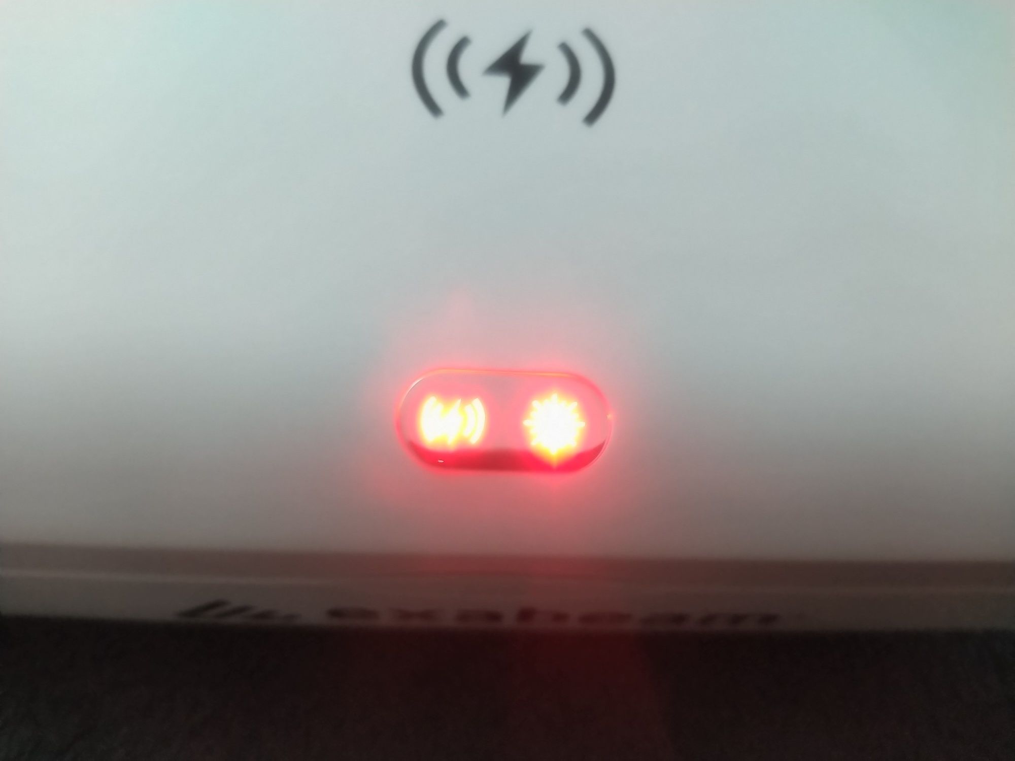 Ładowarka bezprzewodowa. Sterylizator uv