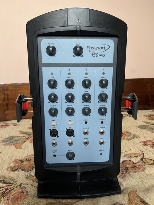 Продам Fender Passport 150 Pro
