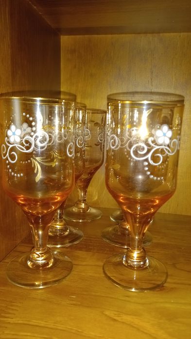 Vendo 6 copos para vinho  nunca usados entrego em maos
