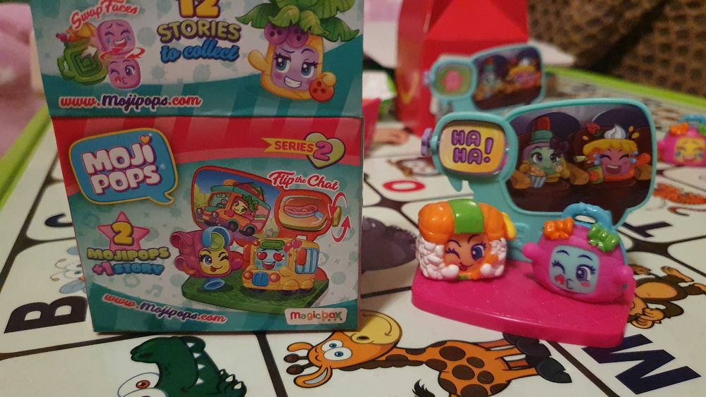 Фигурки  moji pops