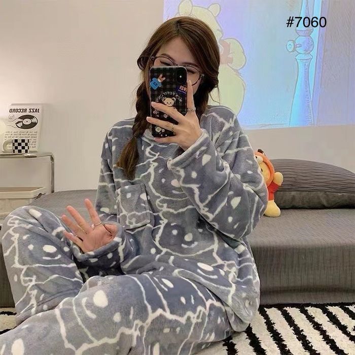 Тепленька гарна піжама велсофт рр.146-164, якість супер!