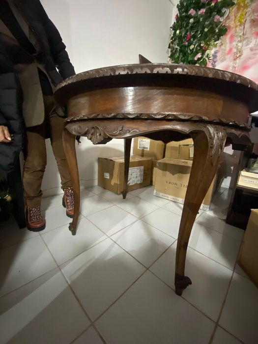 Mesa maciça oval e redonda