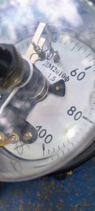 Манометр сигнализирующий контаный