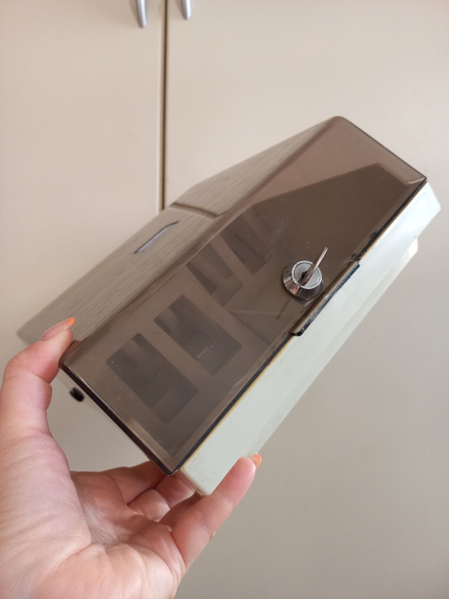 Pudełko na dyskietki vintage plastikowe box z kluczykiem na kluczyk