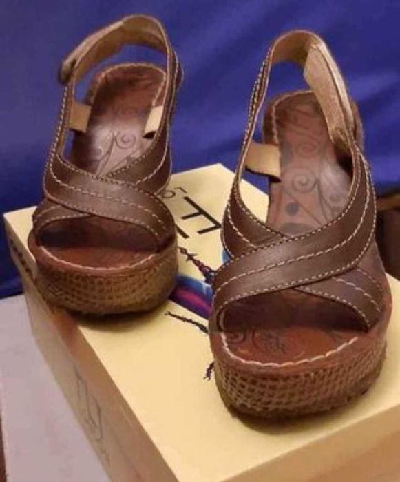 Sandálias Fly london