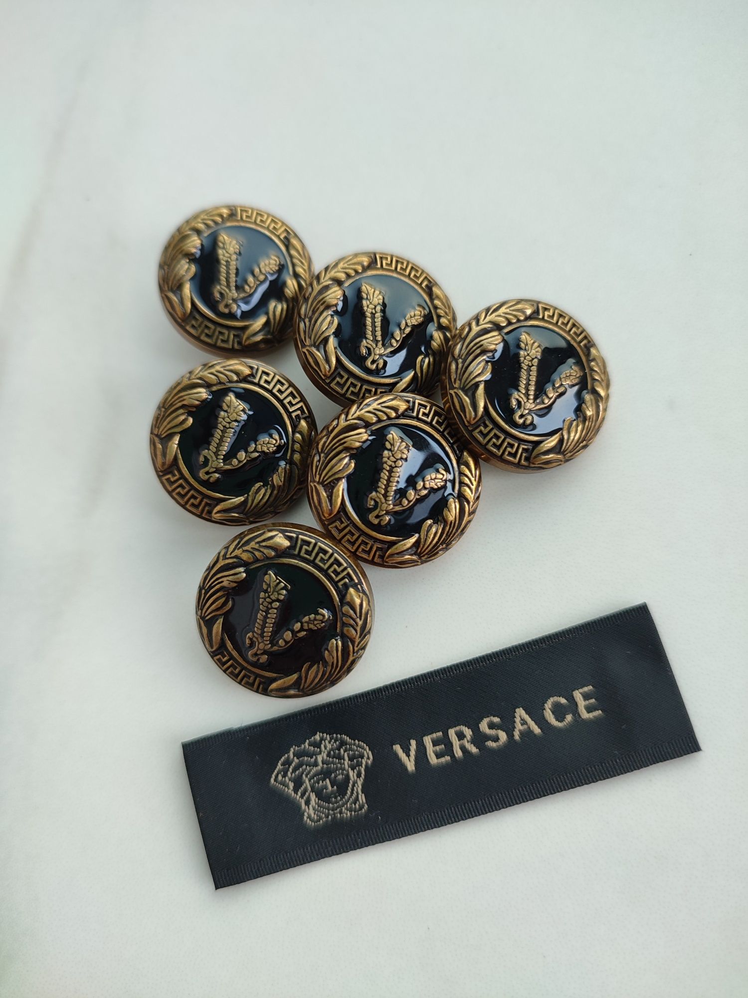 Пуговицы Versace, Celine, Chanel 18 mm, 23 mm