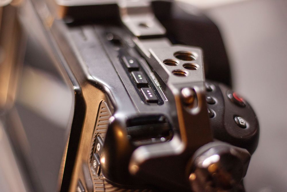 Blackmagic pocket cinema camera 6k + klatka tilta + akcesoria