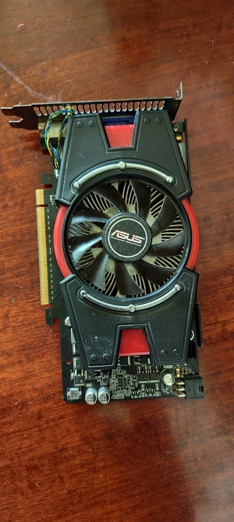 Видеокарта ASUS GTX 550 TI