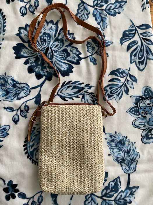 Елегантна стильна стримана літня сумочка