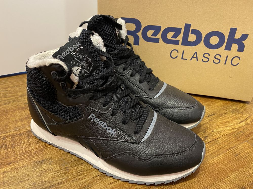 Женские тёплые высокие кроссовки Reebok 38 размер!