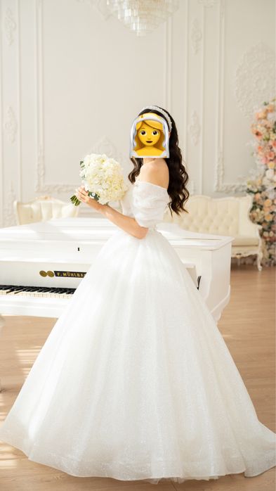 Весільна сукня s