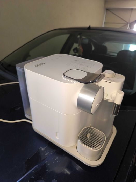 Máquina de café Nespresso grand latissima branca