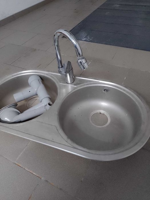 Zlew kuchenny stalowy teka z syfonem.