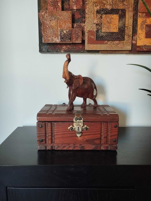 Estatueta de Elefante em Madeira Maciça