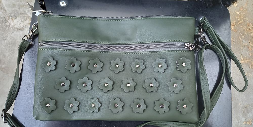 Mala / Pochete verde com alça tiracolo amovivel - Nova