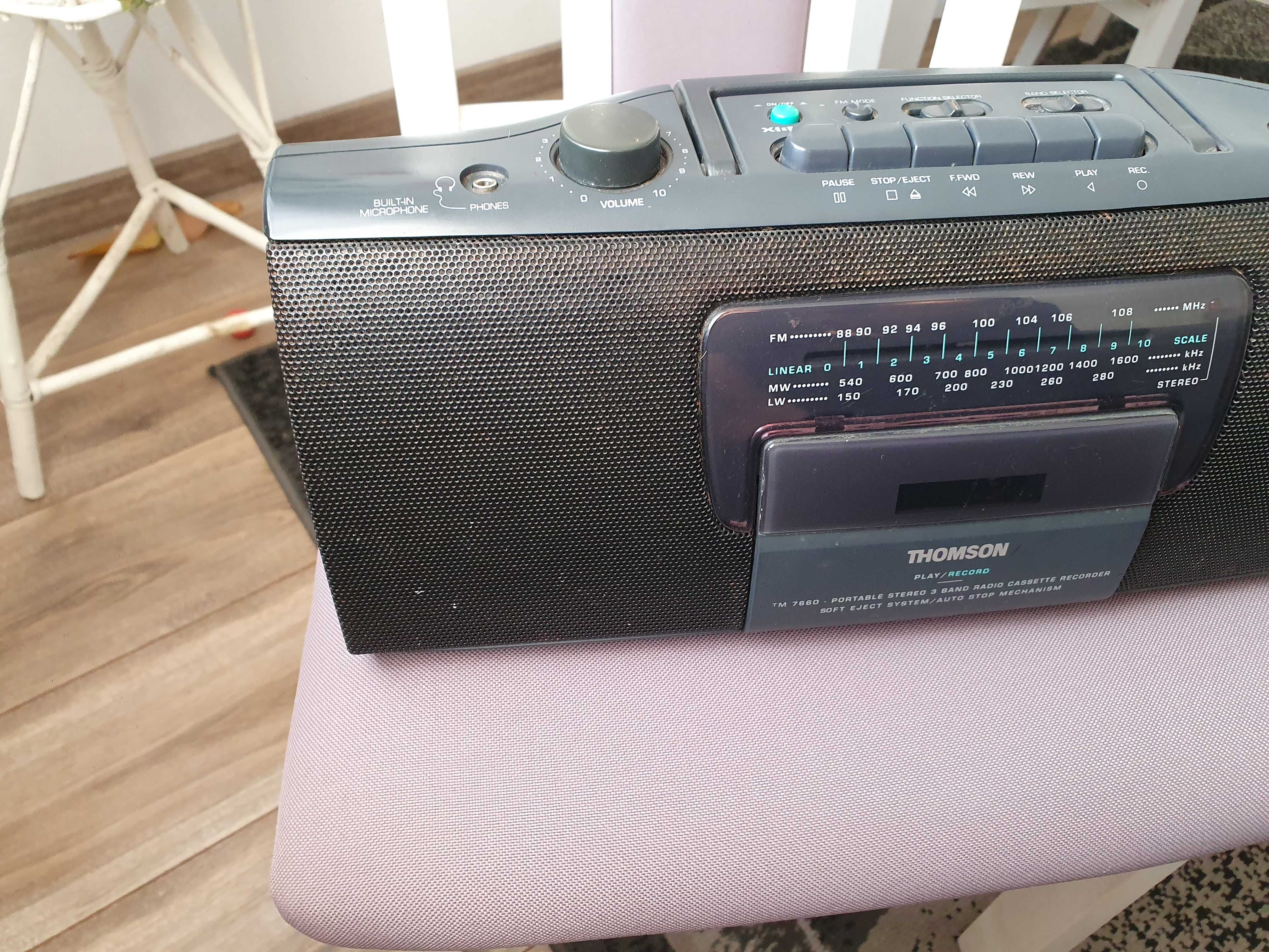 Stary zabytkowy radiomagnetofon Thomson TM 7660