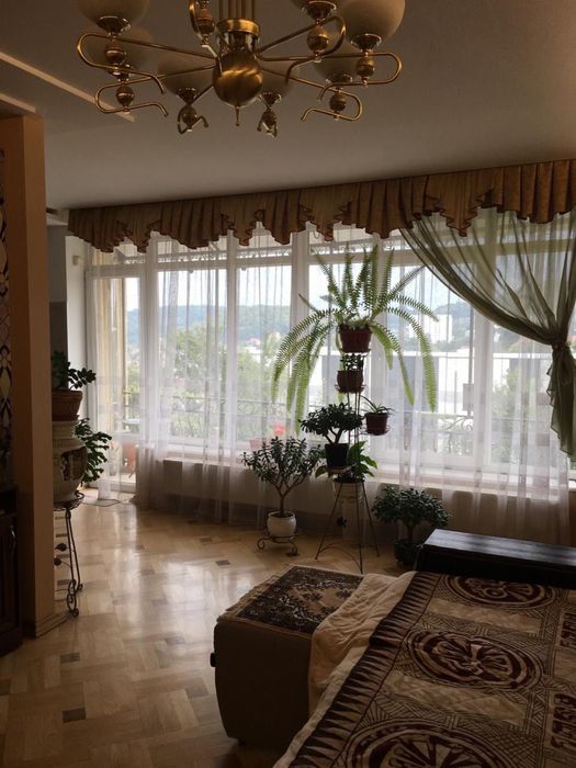 Продаж котедж у Винниках, вул. Яворницького, євроремонт, гараж.