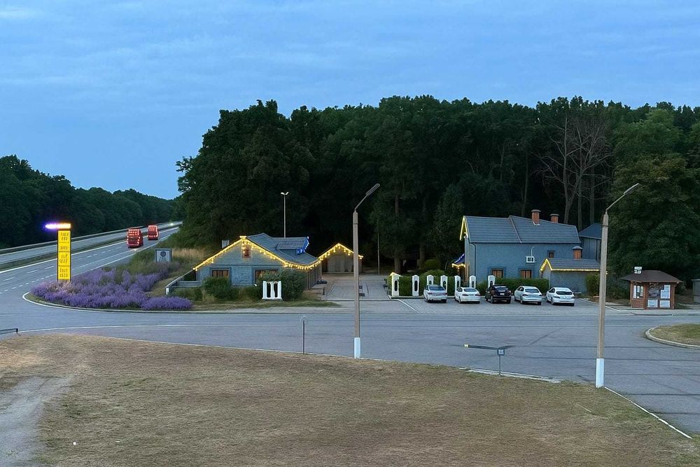 Ресторан, готель, електроАЗС на трасі Е-95