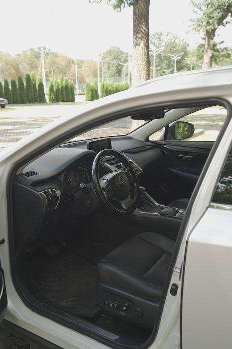 Продам Lexus NX 300
