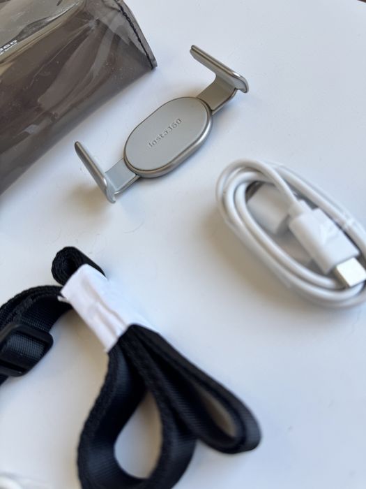 Стабилизатор Insta360 Flow Creator Kit Stone Grey новый + освещение