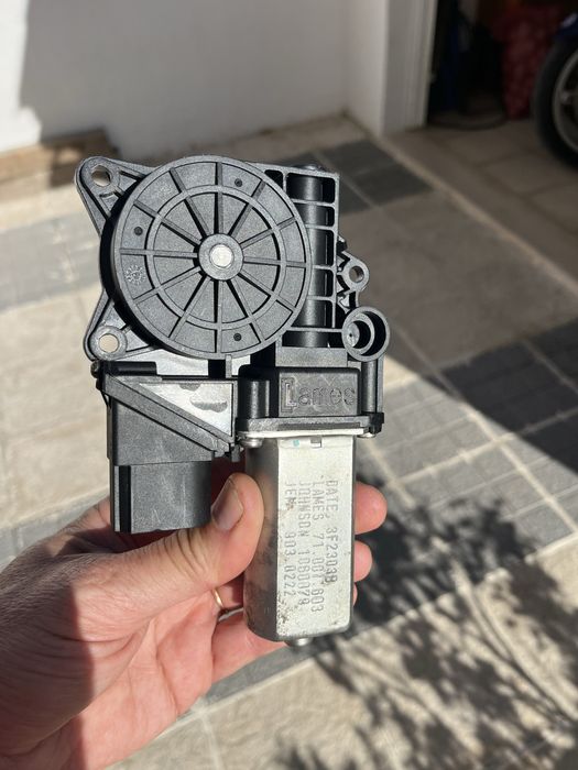 Motor porta traseira direita BMW