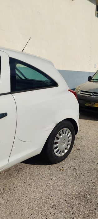 Opel corsa D 1.3 cdti com avaria