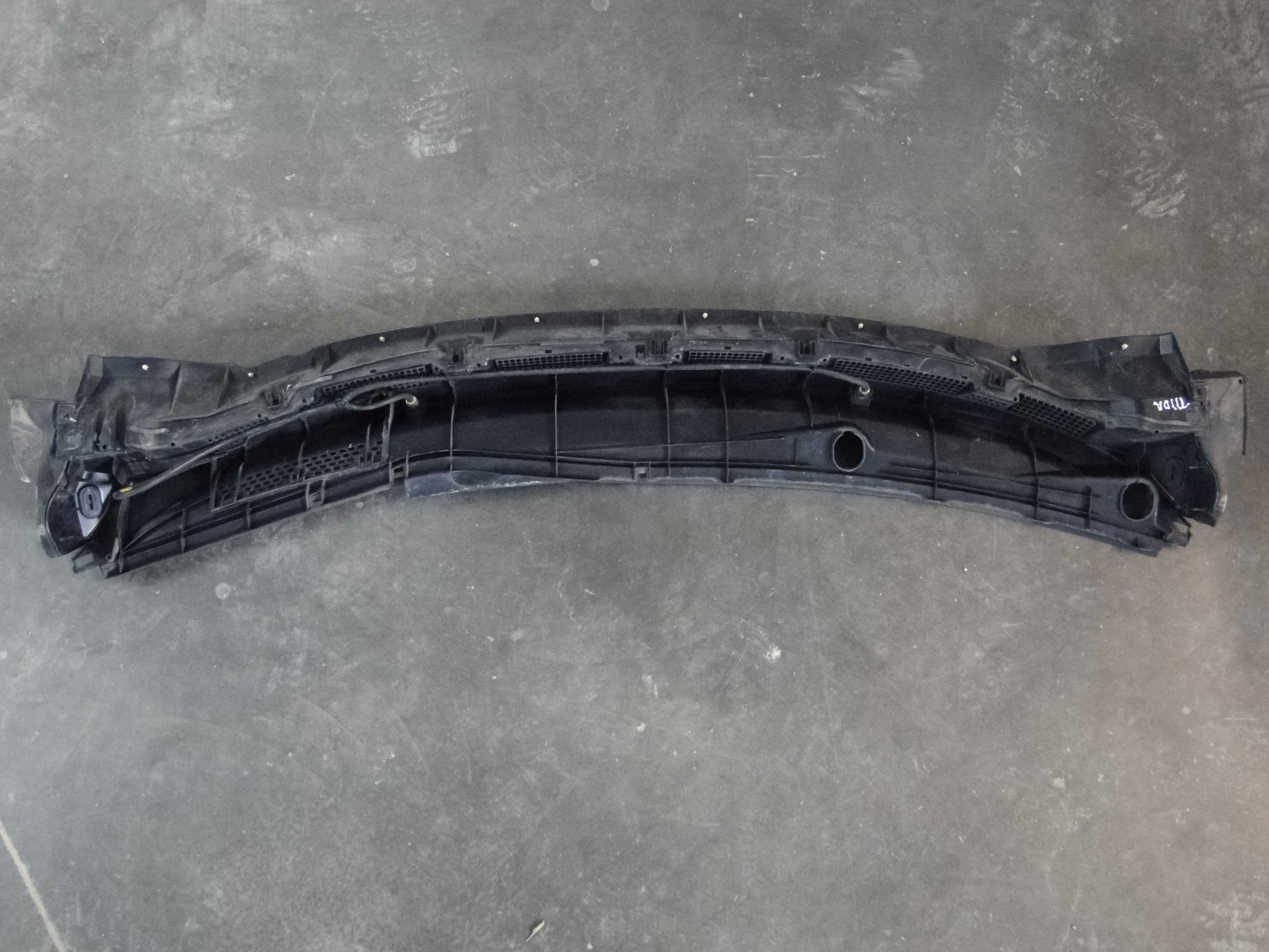 Пластик під лобове скло жабо Nissan TIIDA VERSA 07-12р. Європа