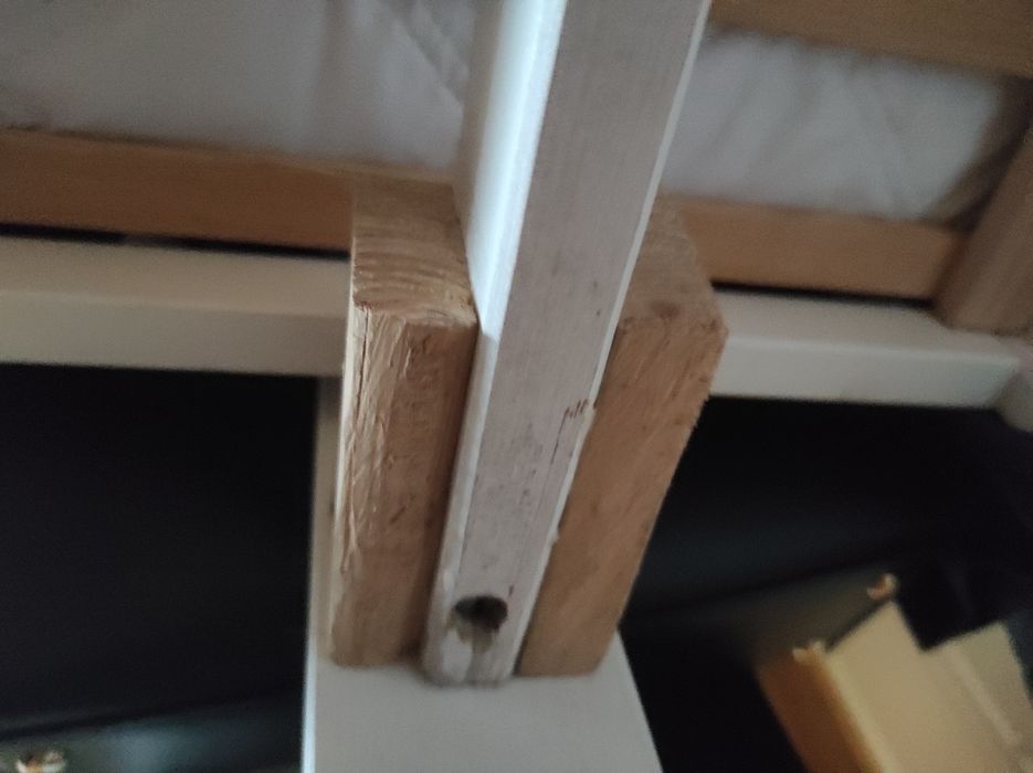 Łóżeczko drewniane niemowlęce, kołyska na kółkach.