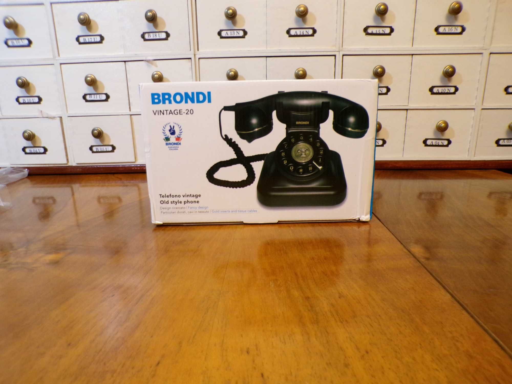 Telefon stacjonarny retro Brondi vintatage 20