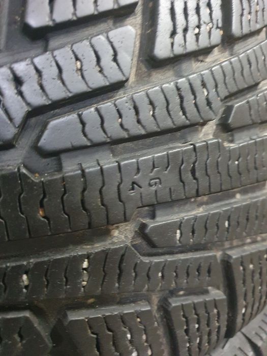 Зимова резина Nokian Nordman RS2 SUV 235/65 r17 шини