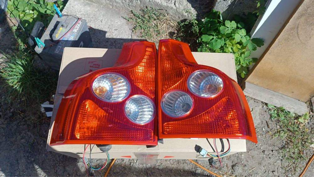 Задні ліхтарі volvo xc90 2004