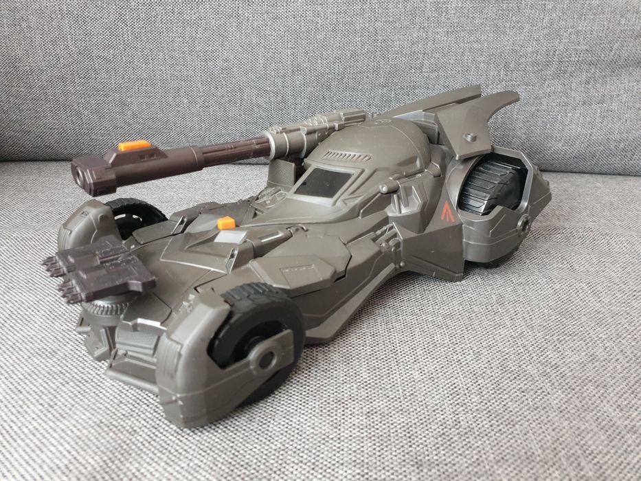 Mattel FGG 58 Batmobil Justice League