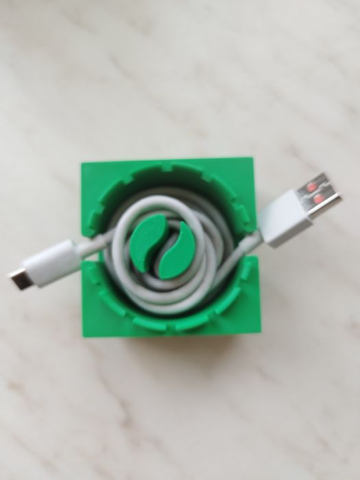 Оргонайзер для кабелів