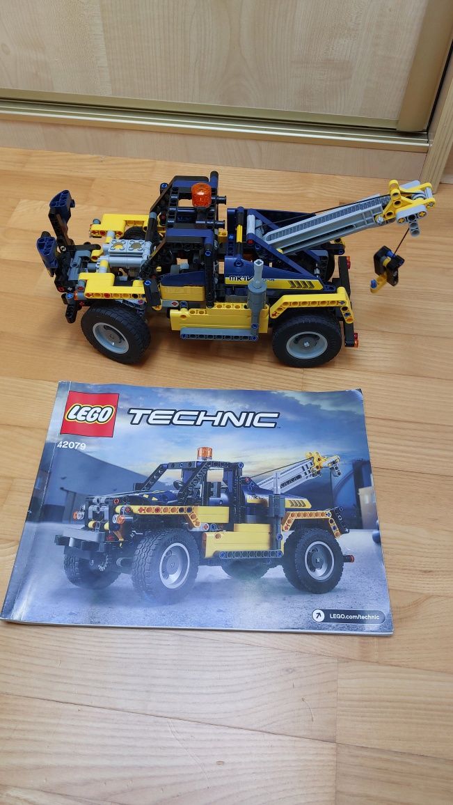 Sprzedam LEGO 42079 technic wózek widłowy i holownik 2w1 w idwalnym st