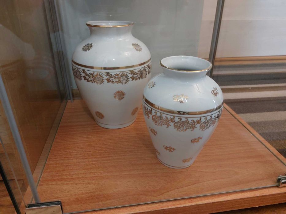 Wazony porcelanowe, Chodzież, złote zdobienia, 11 sztuk, PRL