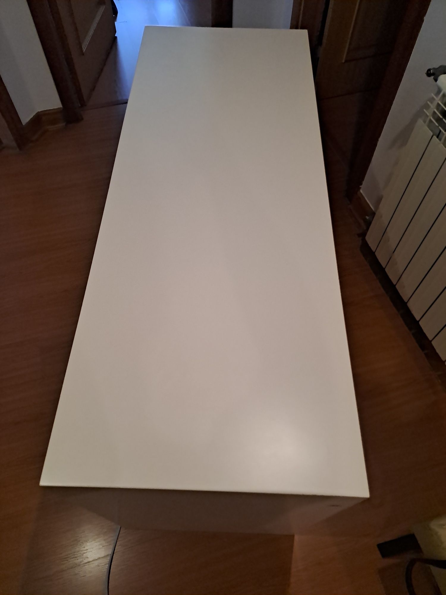 Mesa ( secretaria )e móvel de canto