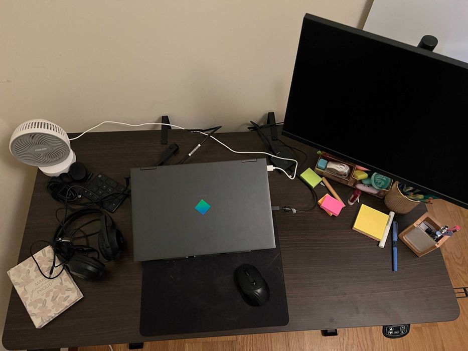 Secretária elétrica ajustável 110 x 60 cm em nogueira