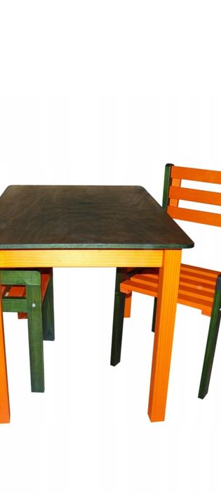 Krzesełka i stolik dla malucha