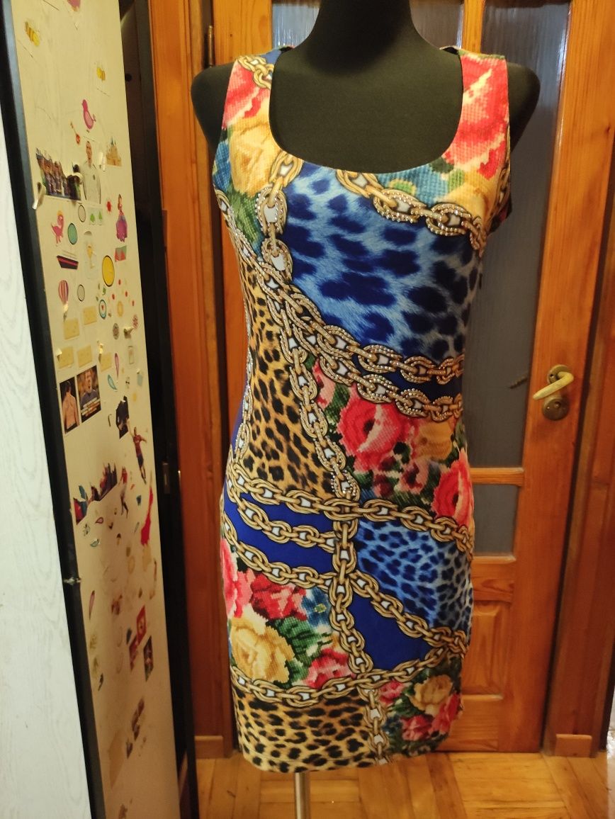 Śliczna kolorowa dopasowana wielobarwna mini sukienka TATU