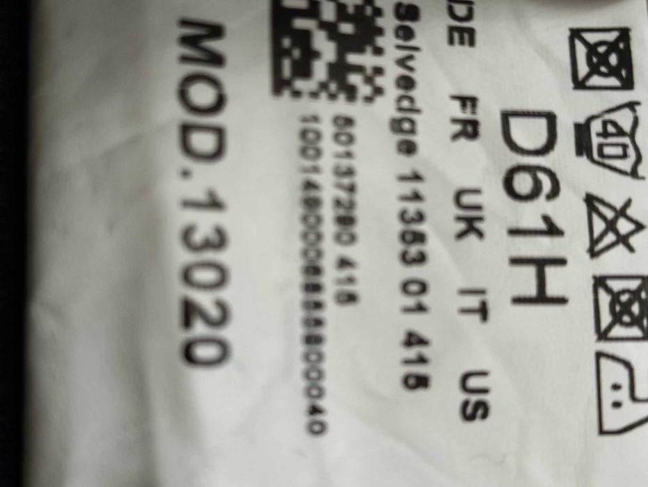 czarne dopasowane  spodnie męskie damskie uniseks Hugo Boss r. 31