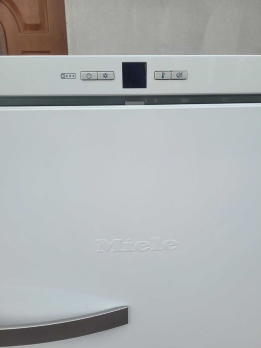 Zamrażalka Miele FN 22062 ws