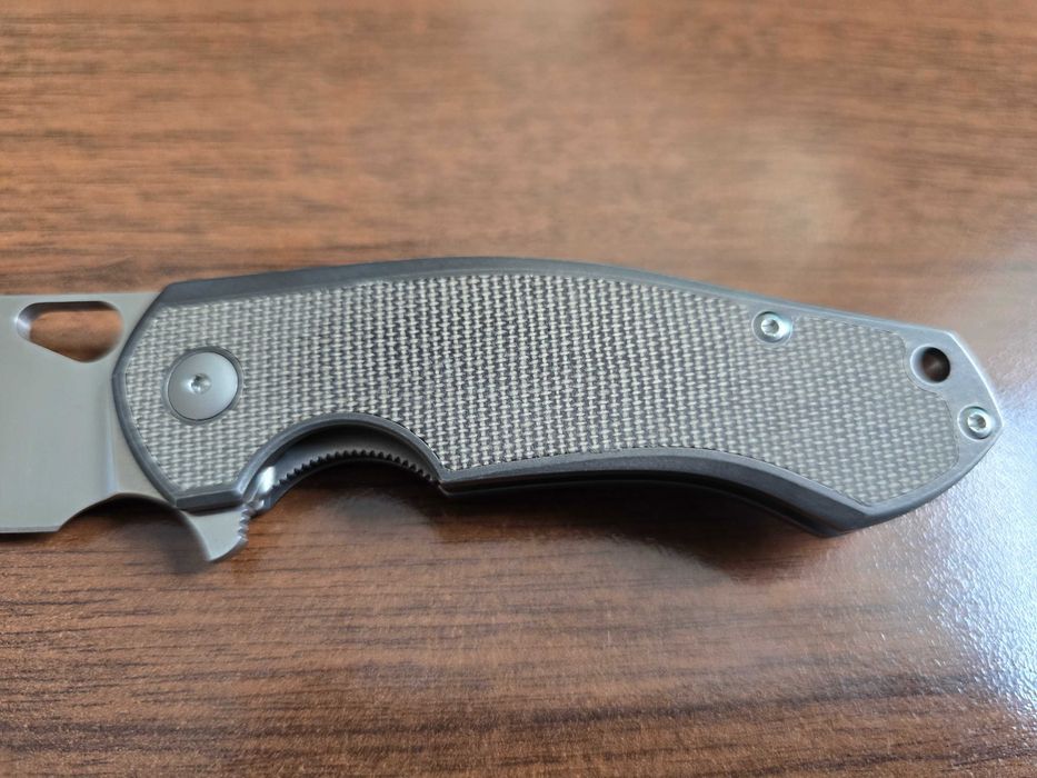 GiantMouse ACE Biblio Titanium Green Micarta M390