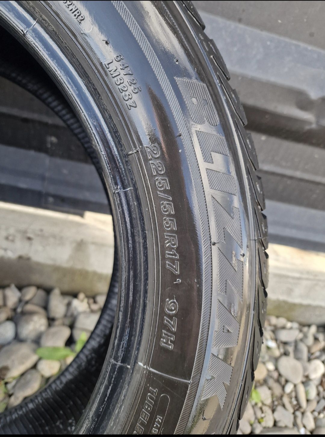 Шини Bridgestone Blizzak lm 32sz